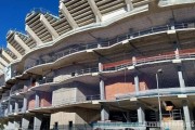 西甲 | 停摆16年终破局：瓦伦西亚新主场复工一周年，主席承诺2027年交付